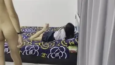 Adik Ipar Cantik Pasrah Digenjot Sambil Main HP