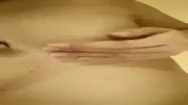 Cam Amoy Sedih Punya Toket Kecil