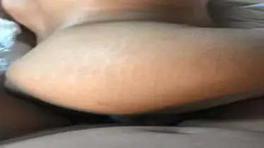 Cewek Cantik Pasrah Digenjot Posisi Miring